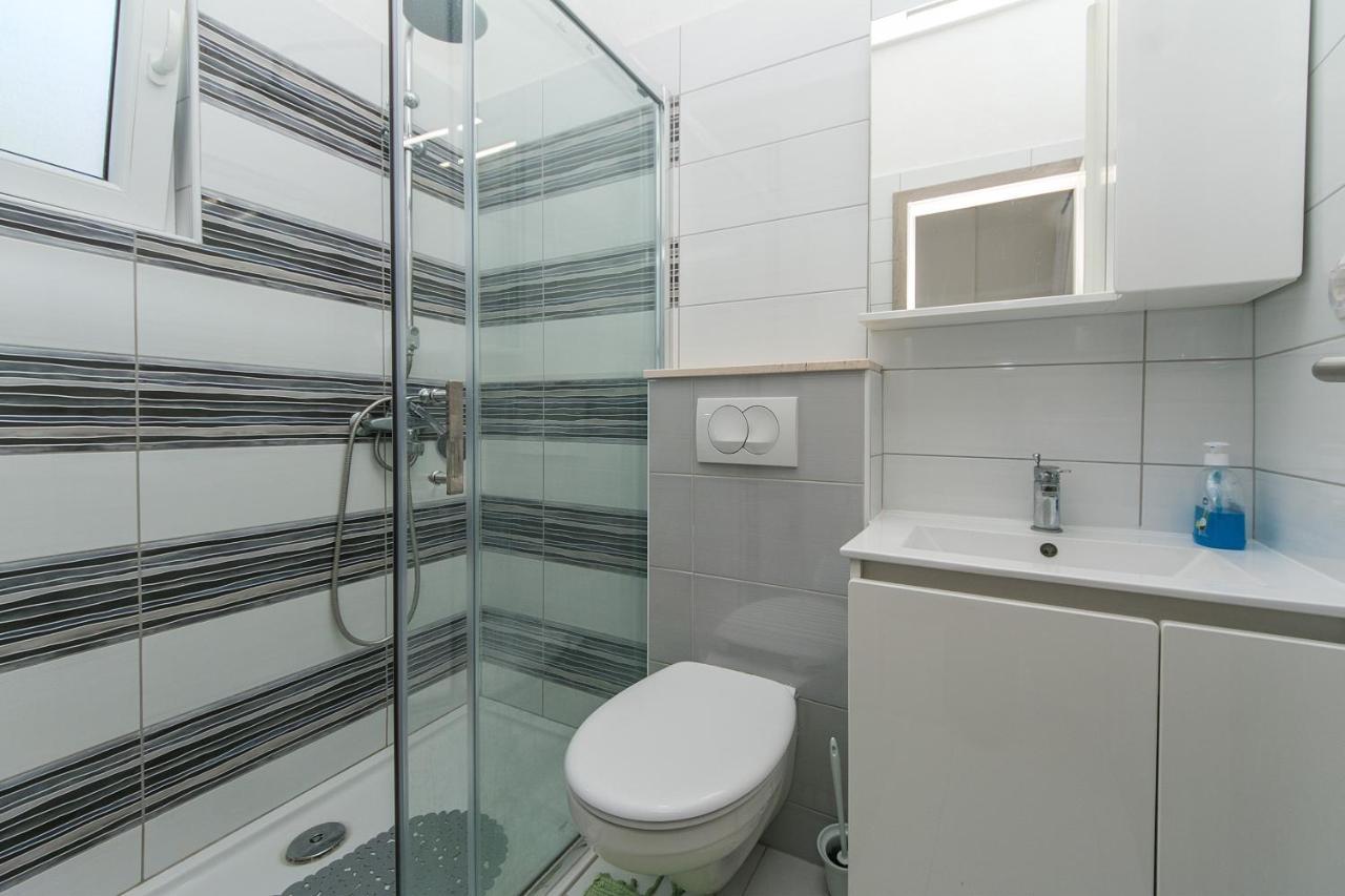 Apartments By The Sea Brist, Makarska - 15714 Podaca Exterior photo